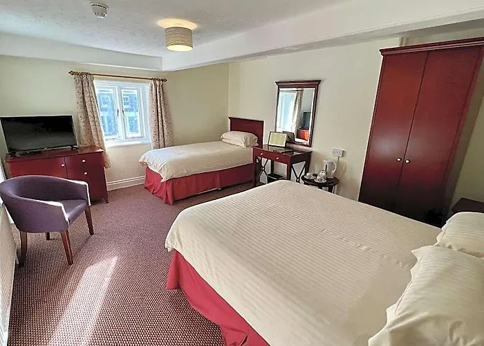 Calverts Hotel - Newport, Isle Of Wight - Return Car Ferry From 79 Pounds