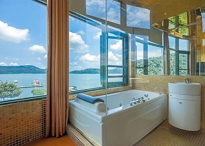 Shuian Lakeside Hotel