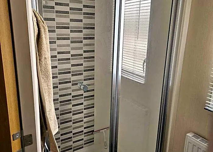 Lytham Luxe 6 Birth Caravan