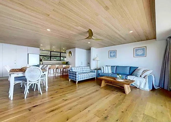 Breathtaking Views - Point Cartwright Bliss