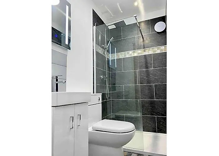 Hillcrest Studio Apartments