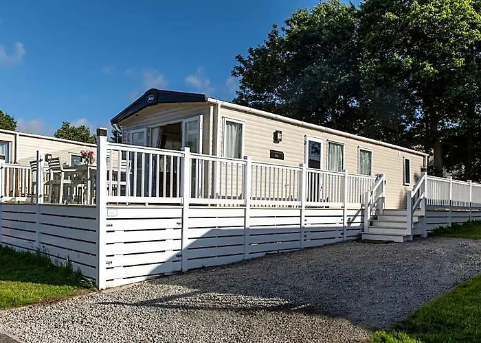 16 Lakeview, Pelham Retreat