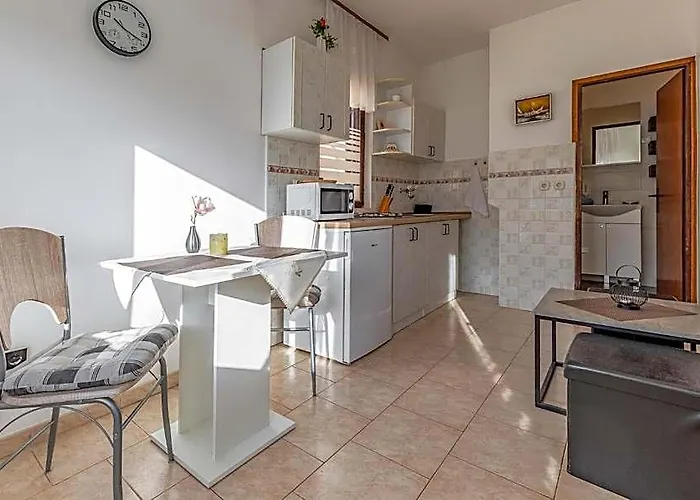 Gorgeous Apartment In Medulin With Wifi
