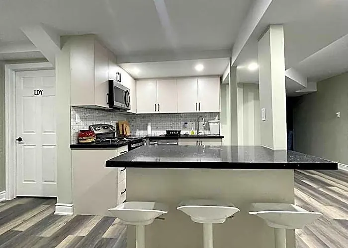Two Bedroom Basement Ensuite 15 Mins From The Niagara Falls