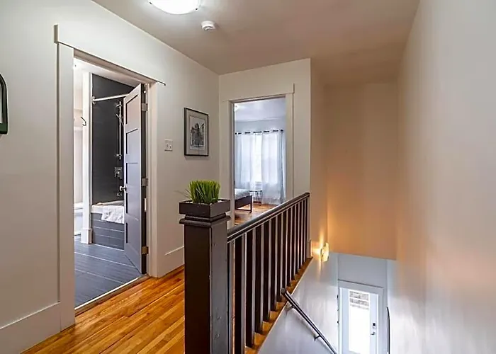 Large & Sunny Beautiful Home #103