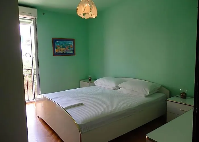 Holiday Apartment With A Balcony And Sea View, Just 300 Metres From The Beach