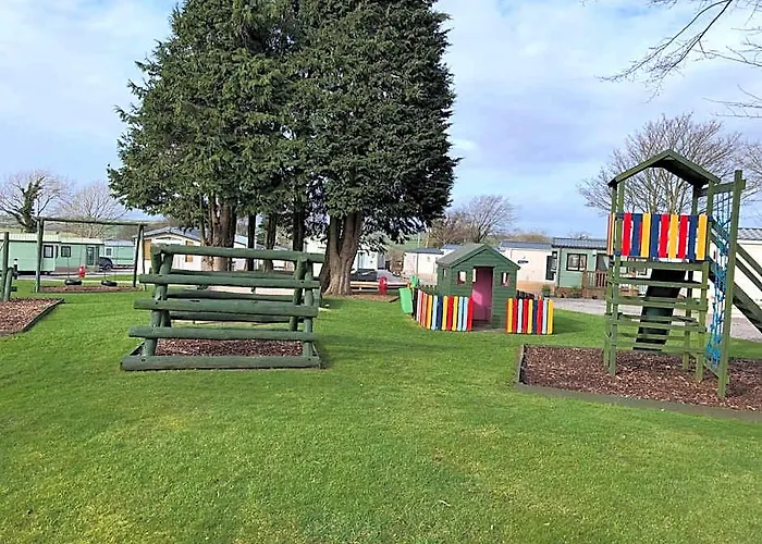 Delightful 2-Bed Static Set In A Peaceful Village
