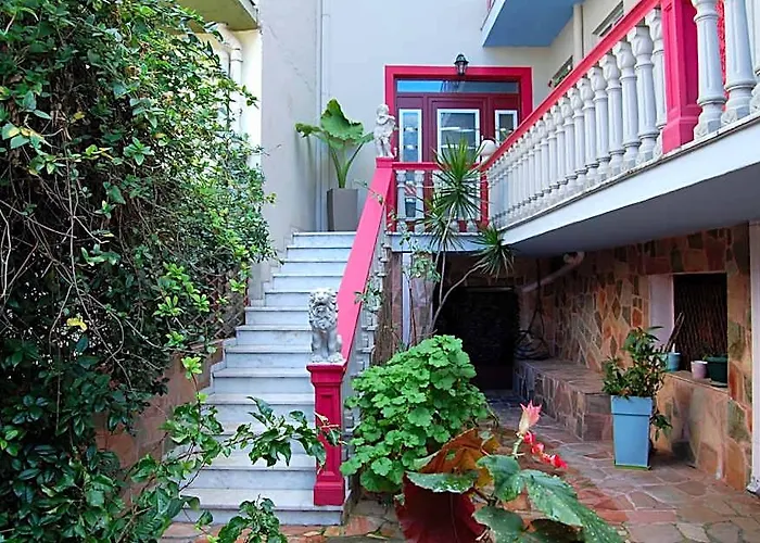 Alkyoni Apartments & Studios