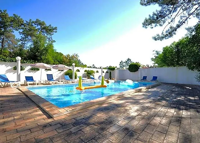 Fantastic Vacation Getaway, Private Tennis Court Golf Practice Facility