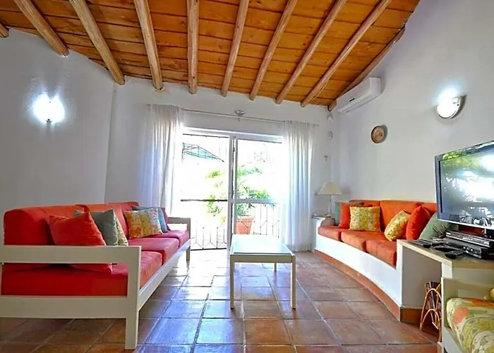 Fantastic Vacation Getaway, Private Tennis Court Golf Practice Facility