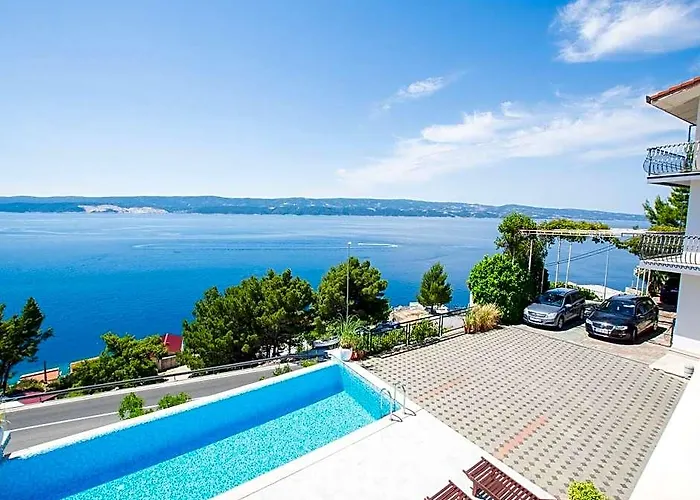 Charming Seaside Apartment