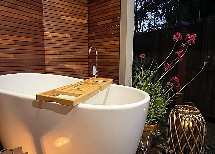 Grape Juice Retreat Rustic Romantic Gateway 5Mins To Beaches & Town