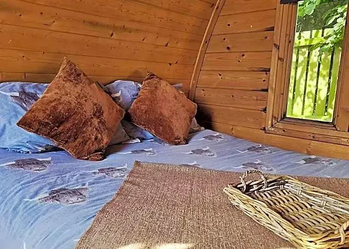 The Forest Pod - Wood Fired Hot Tub And Fire Pit