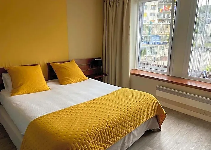 Logis Hotel - La Petite Rade