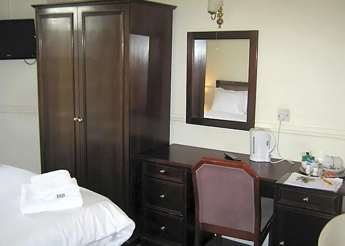 Rose And Crown Hotel