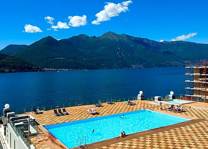Golfo Gabella Lake Apartments