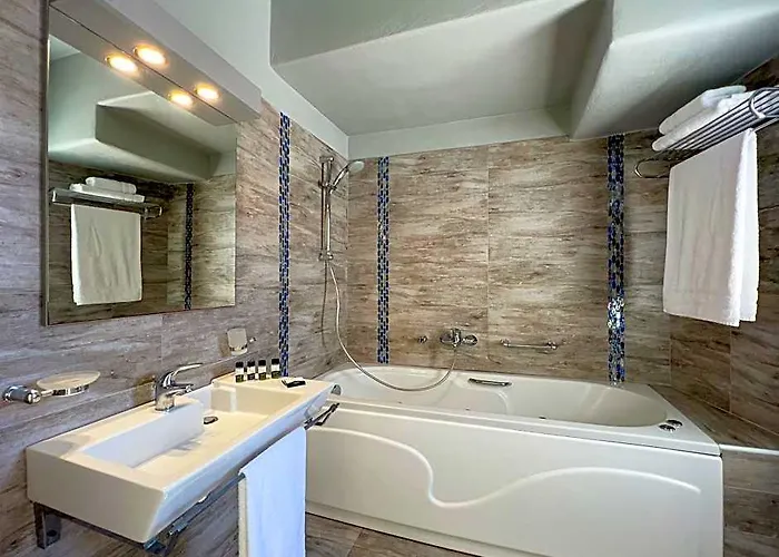 Aspalathras White Hotel