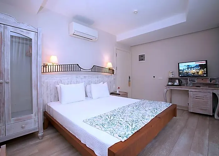 Dedeminn Marina Hotel