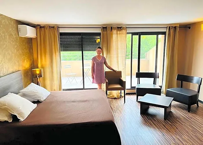 L'Hotel De La Bourse A Bagnols-Sur-Ceze