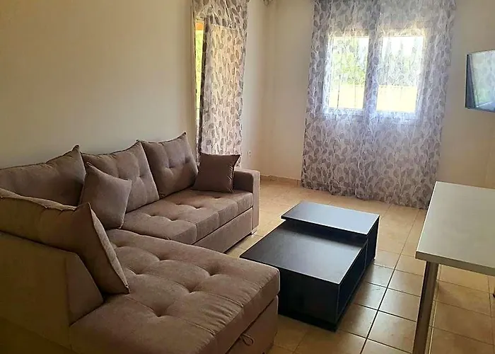 Bella De Lux Apts