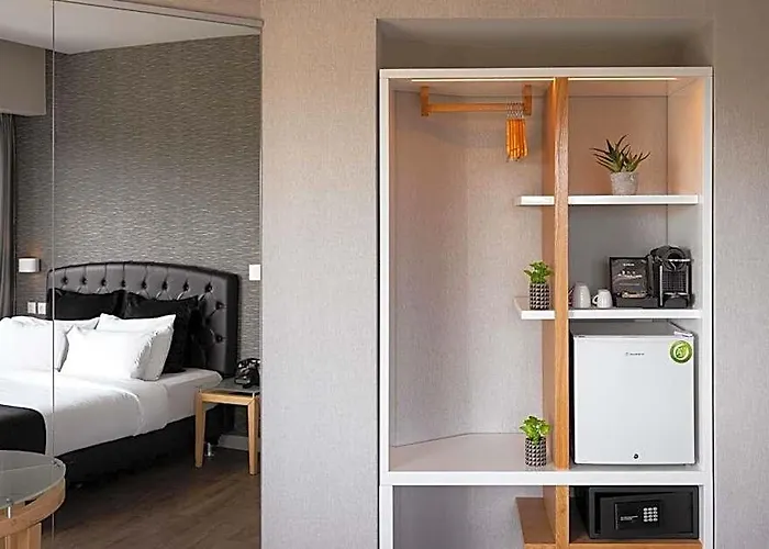 Kreoli Suites Glyfada