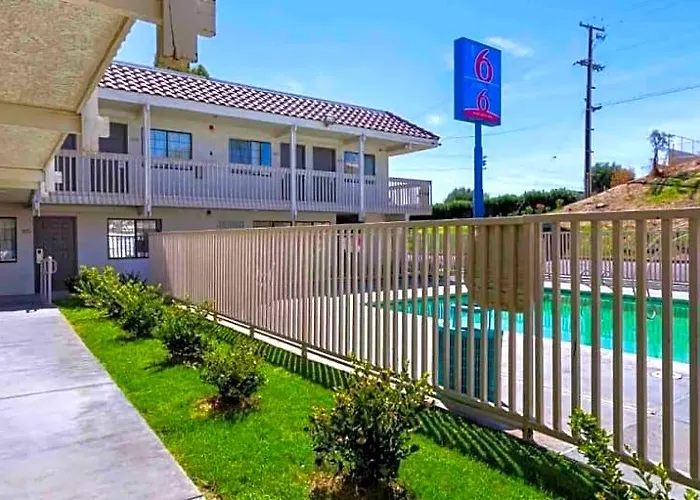 Motel 6 & Studio 6 Barstow