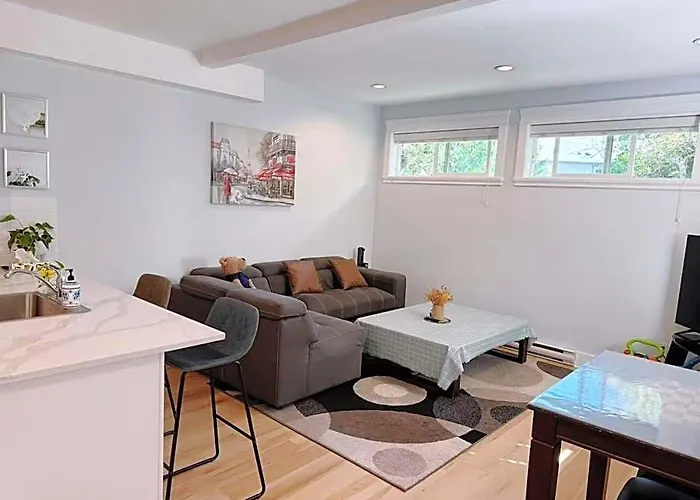 Ground Level Two Bedrooms Suite Near Lake And Golf Course