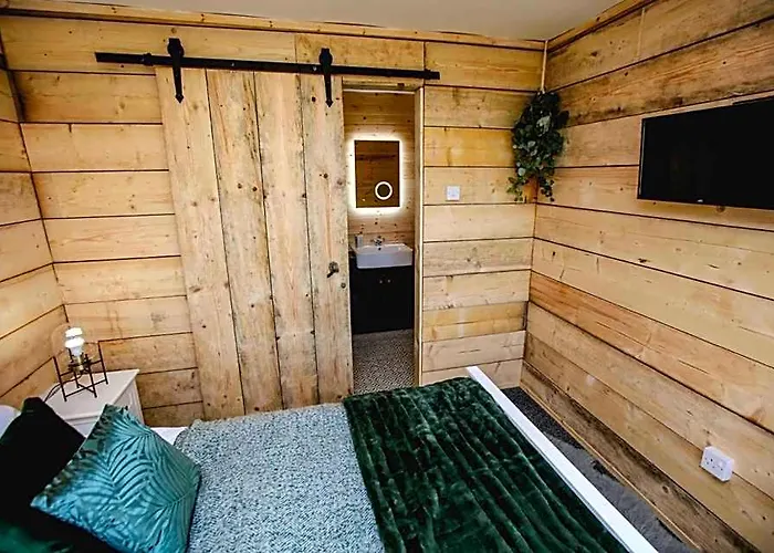 Edgmond Lodges - 1 & 2 Bed Luxury Log Cabins With Private Hot Tubs Derbyshire