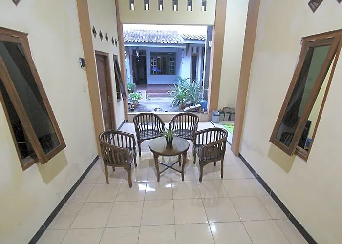 Homestay Sekar Syariah By Zuzu