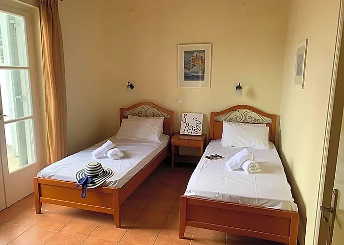A Hotel Faros