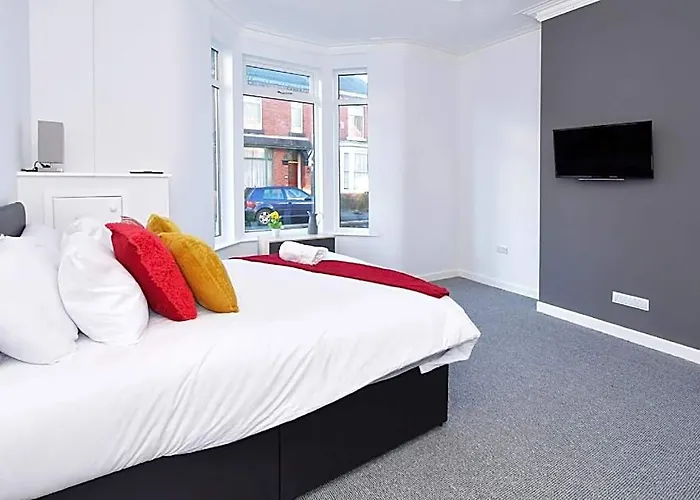 Townhouse @ 272 Walthall Street Crewe