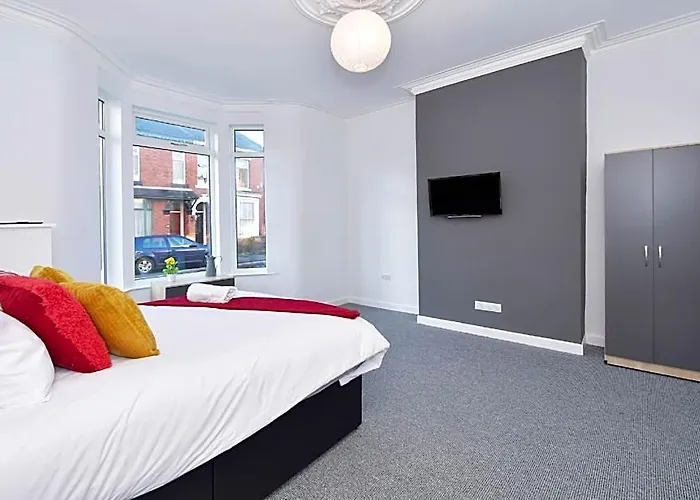 Townhouse @ 272 Walthall Street Crewe