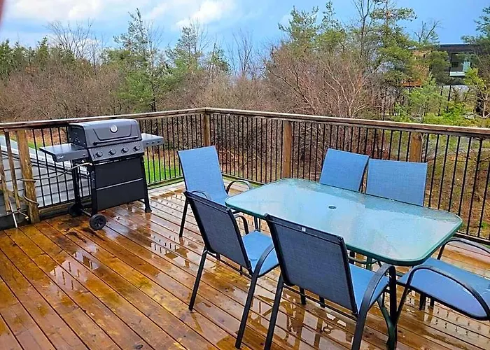 Panoramic-Blue Mountain-Balcony-Sauna-Backyard-King
