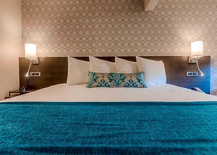 The Hotel Y, A Dazzler Select By Wyndham