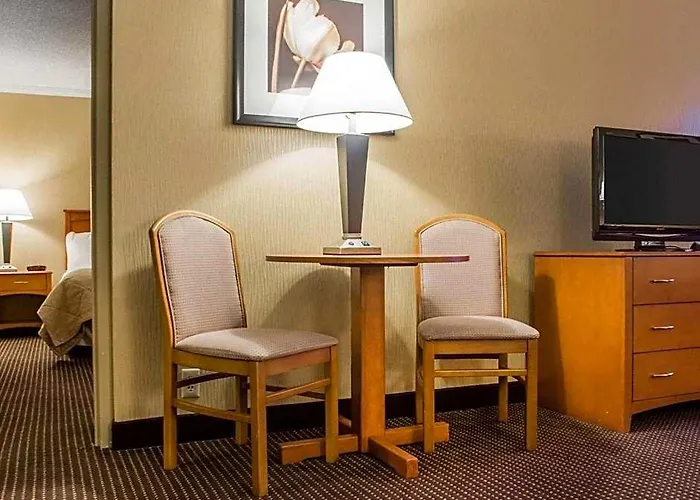 Clarion Hotel & Suites Riverfront