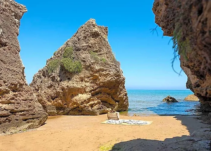 Plaka Beach Resort