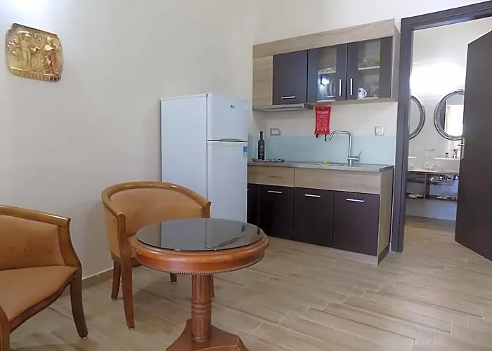 Souvlakis Pool Suites