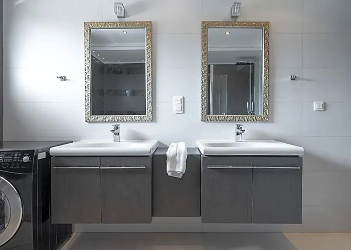 Kymothoe Elite Suites