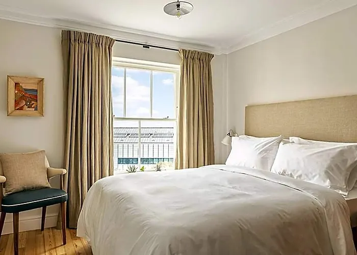 Fort Road Hotel