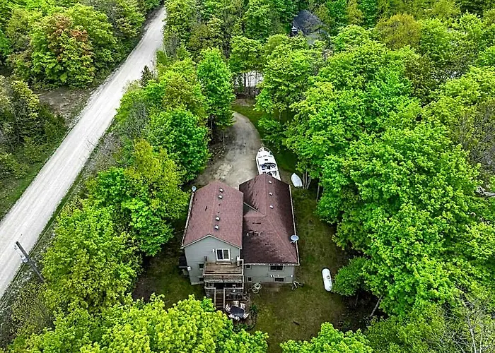 Creek Side Cozy And Serene Cottage Home