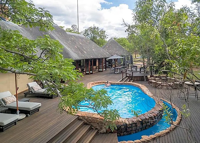 Ndlovu Safari Lodge