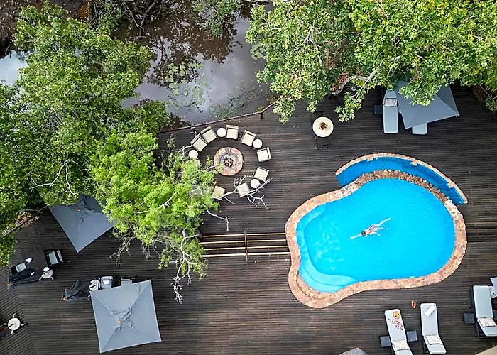 Ndlovu Safari Lodge