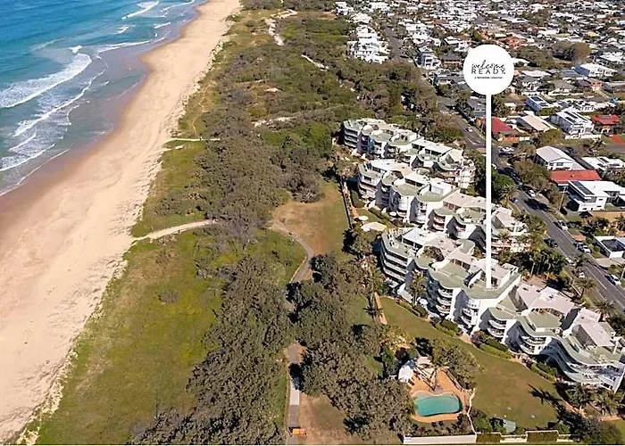 Surfside Buddina Beachfront 3Bed Apt - Direct Beach Access
