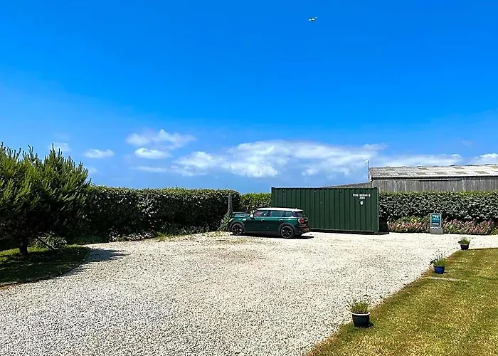Lands End Hostel And B&B