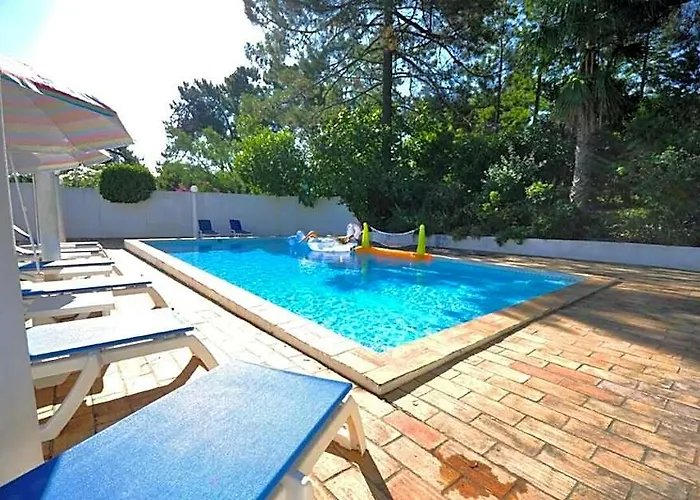 Fantastic Vacation Getaway, Private Tennis Court Golf Practice Facility