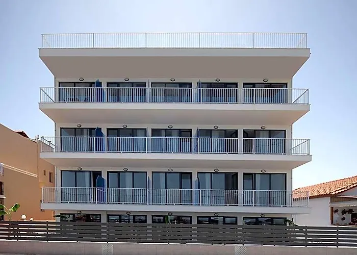 Grand Dodo'S Triada Seaview Studios