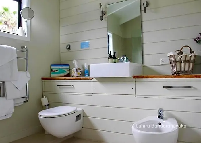 Le Chalet Waiheke Apartments