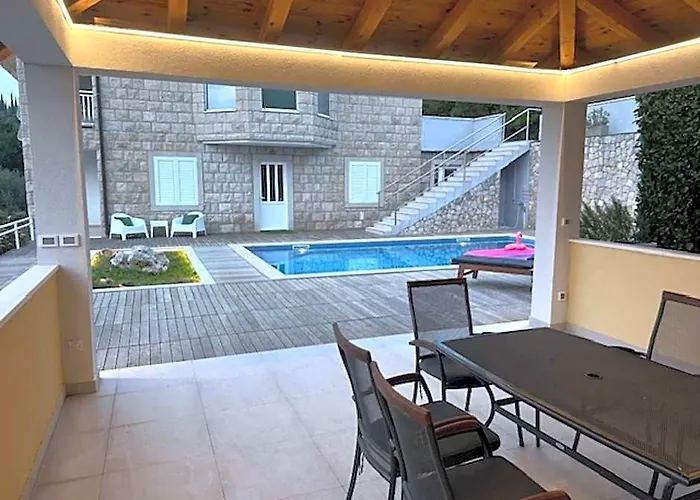Villa Oasis Cypress