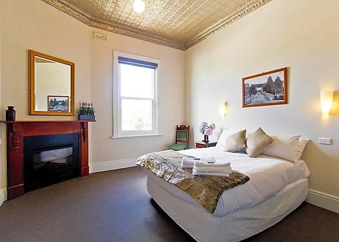 Deloraine Hotel