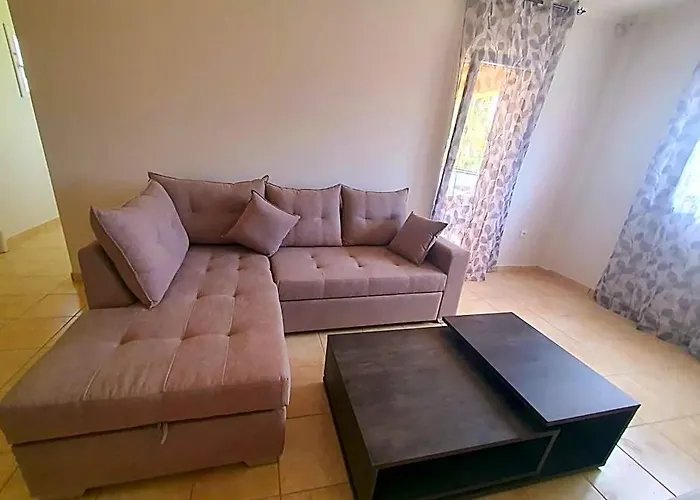 Bella De Lux Apts